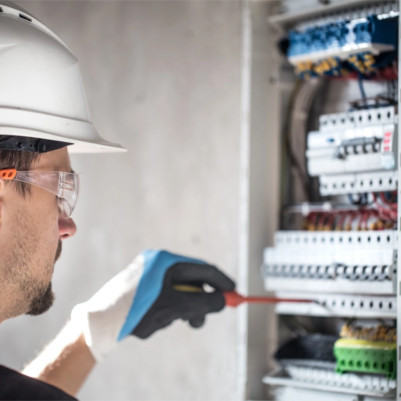 Instalações Elétricas Comerciais, Industriais e Residenciais